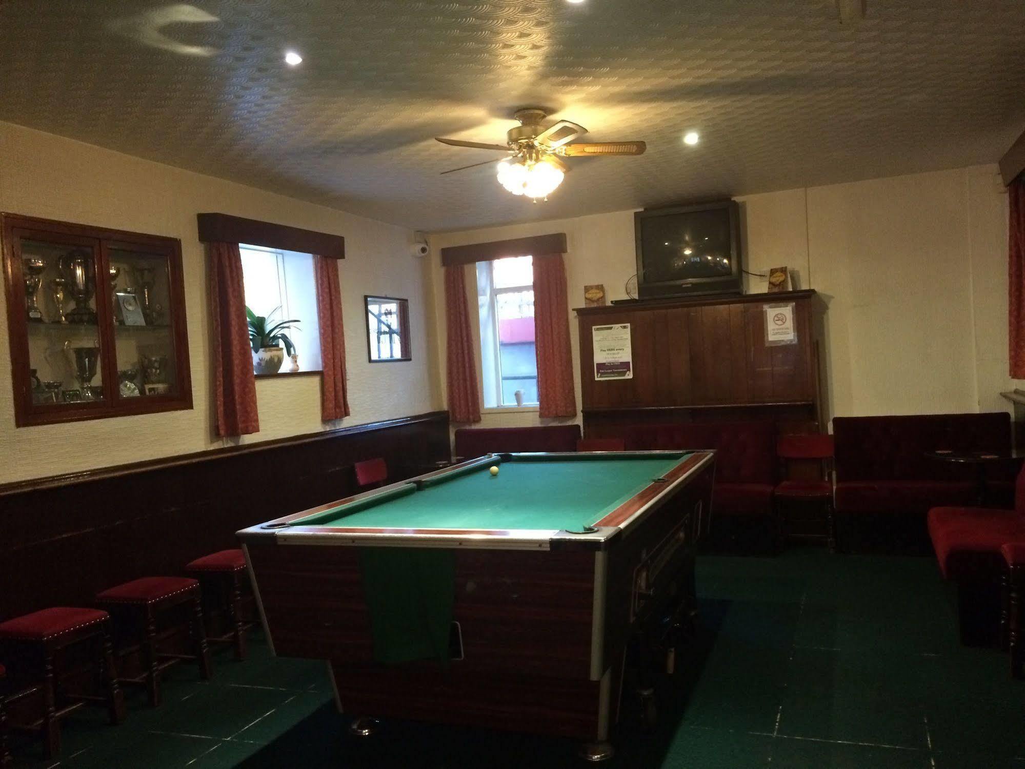 Half Moon Hotel Alford  Екстериор снимка