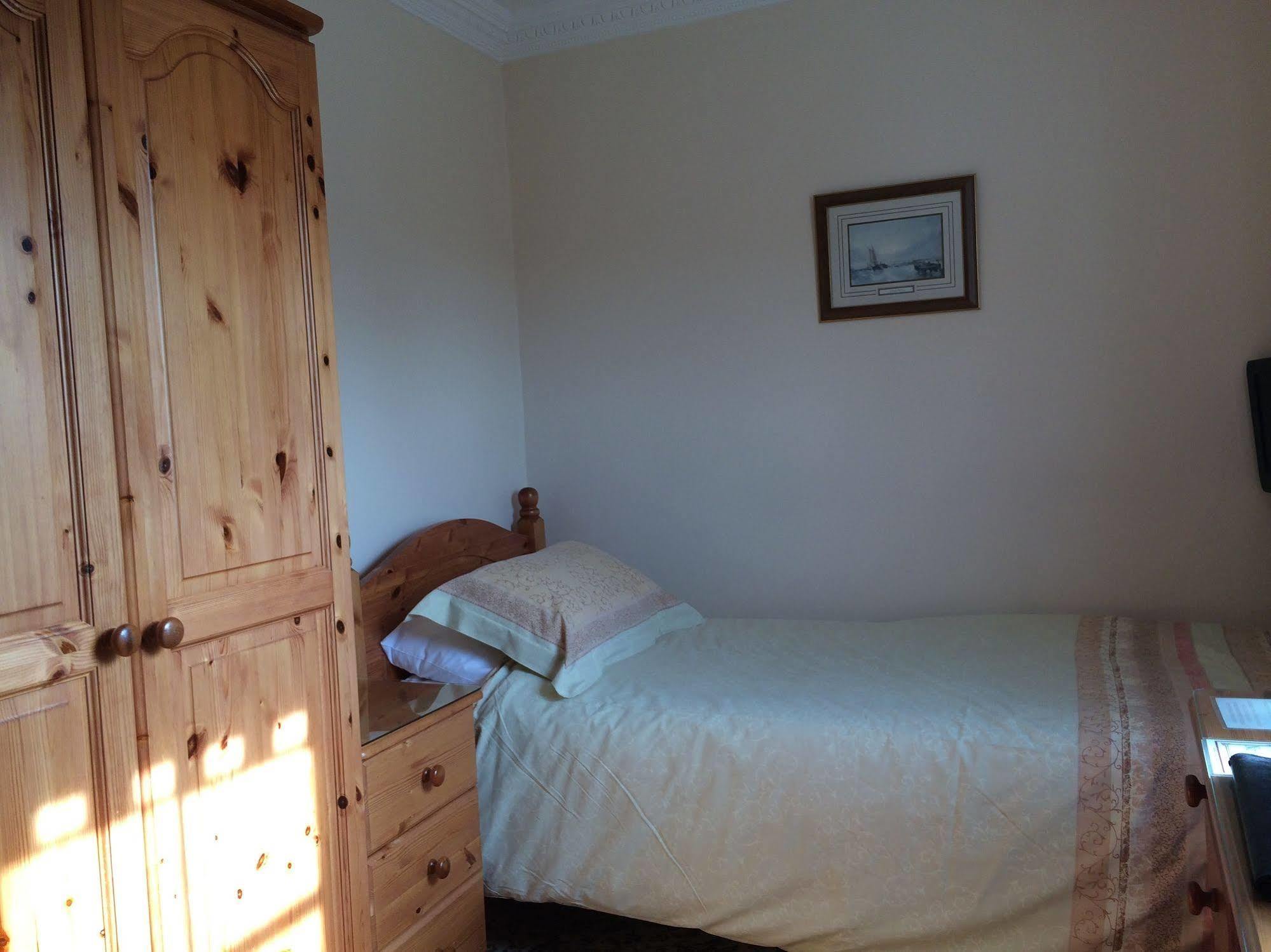 Half Moon Hotel Alford  Екстериор снимка