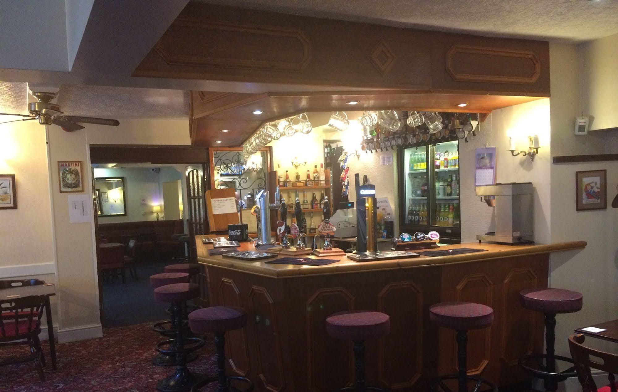 Half Moon Hotel Alford  Екстериор снимка